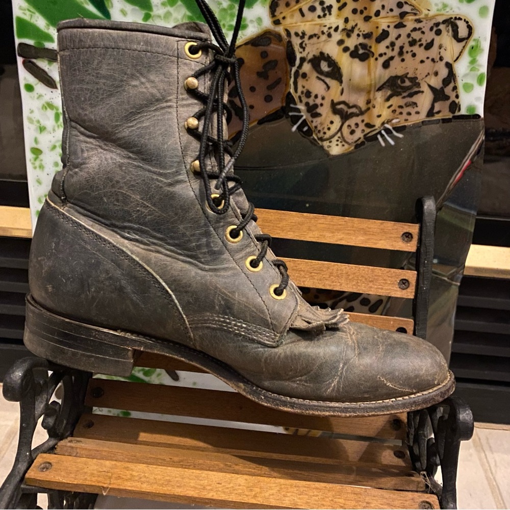 Justin Distressed Ladies Boots # 10577 Sz. 6B
